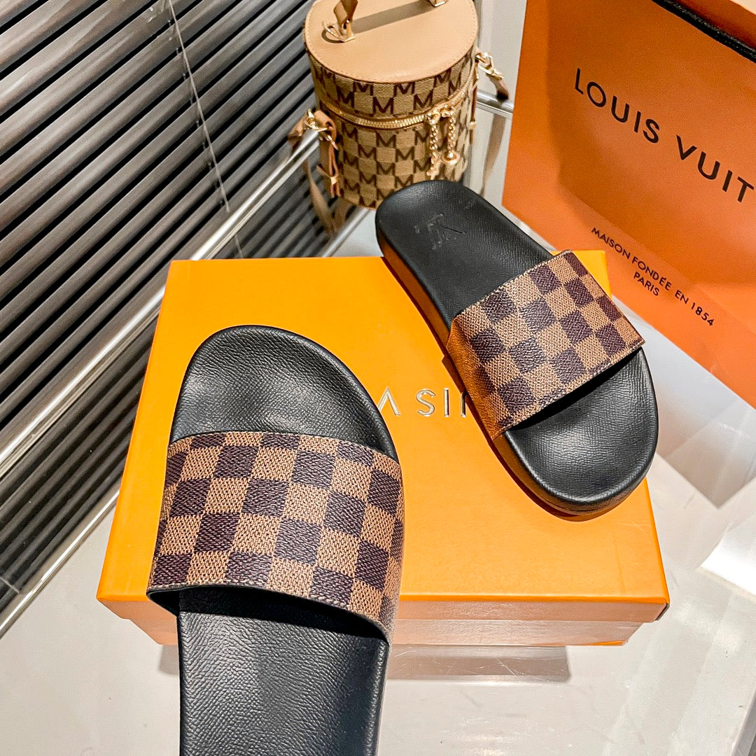 14E195ZDE Stylish Slippers