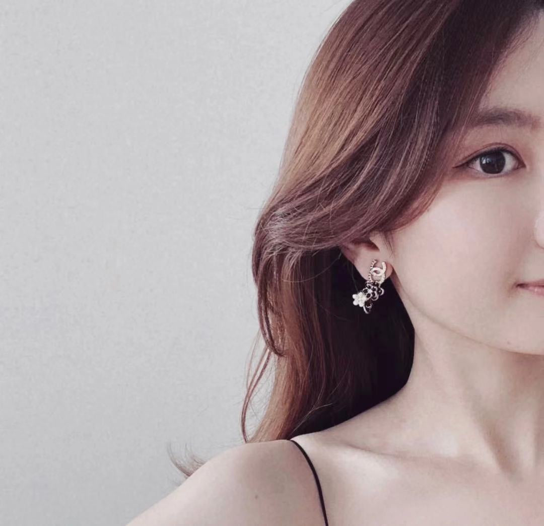 1YC131EDE Stylish Earrings