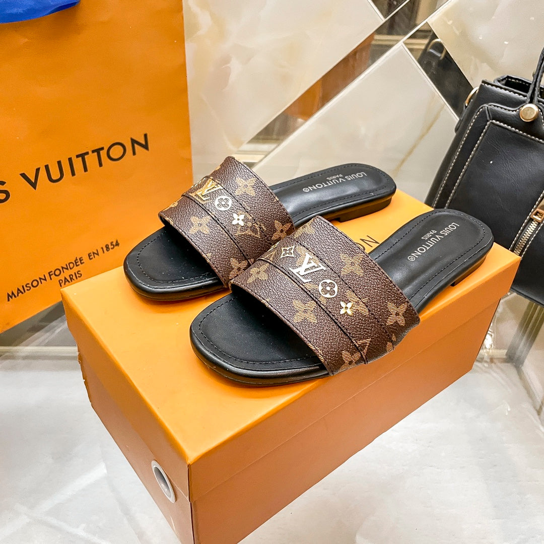 14E96ZDE Stylish Slippers