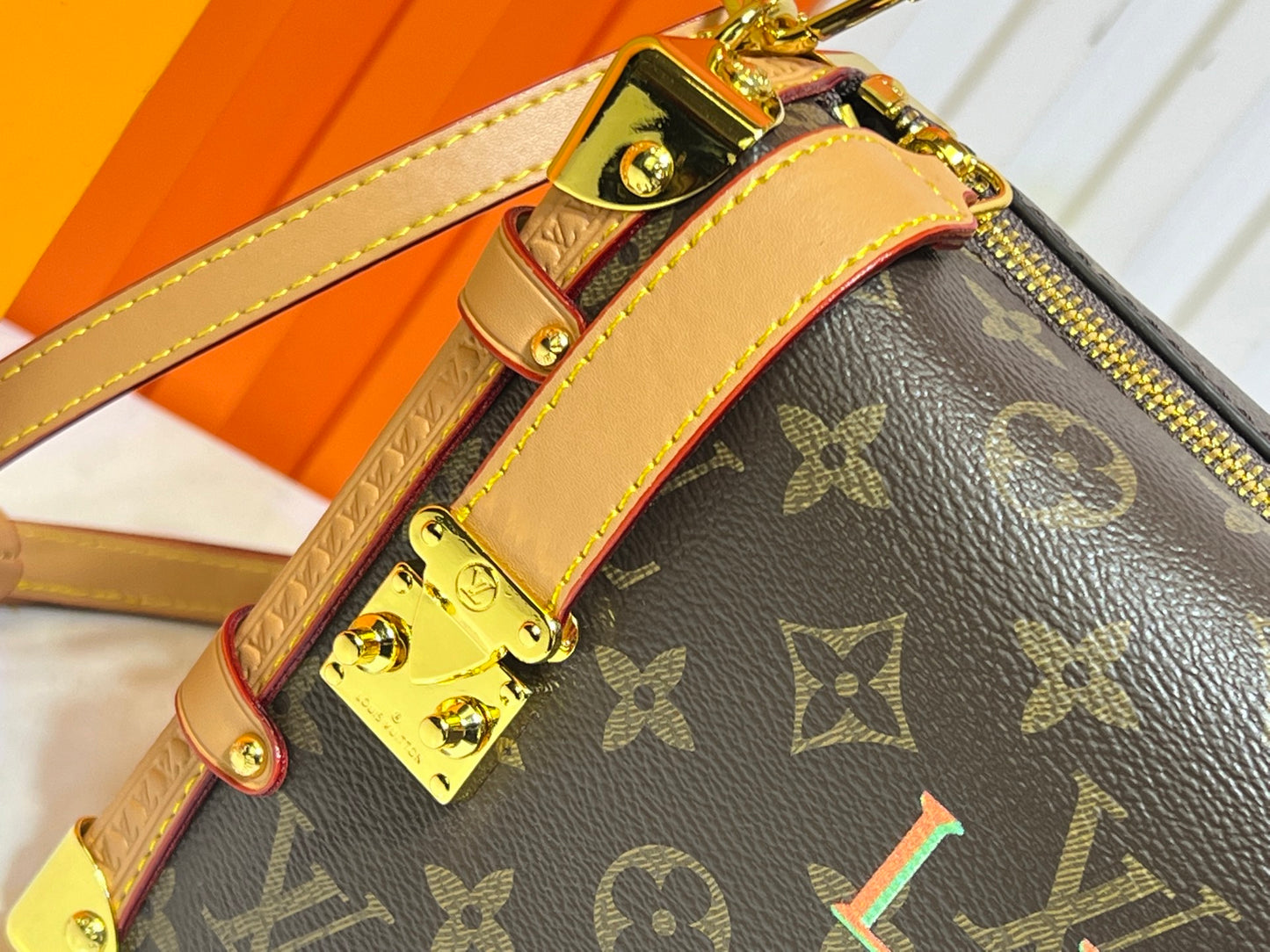 155NE19BDE Stylish leather bag