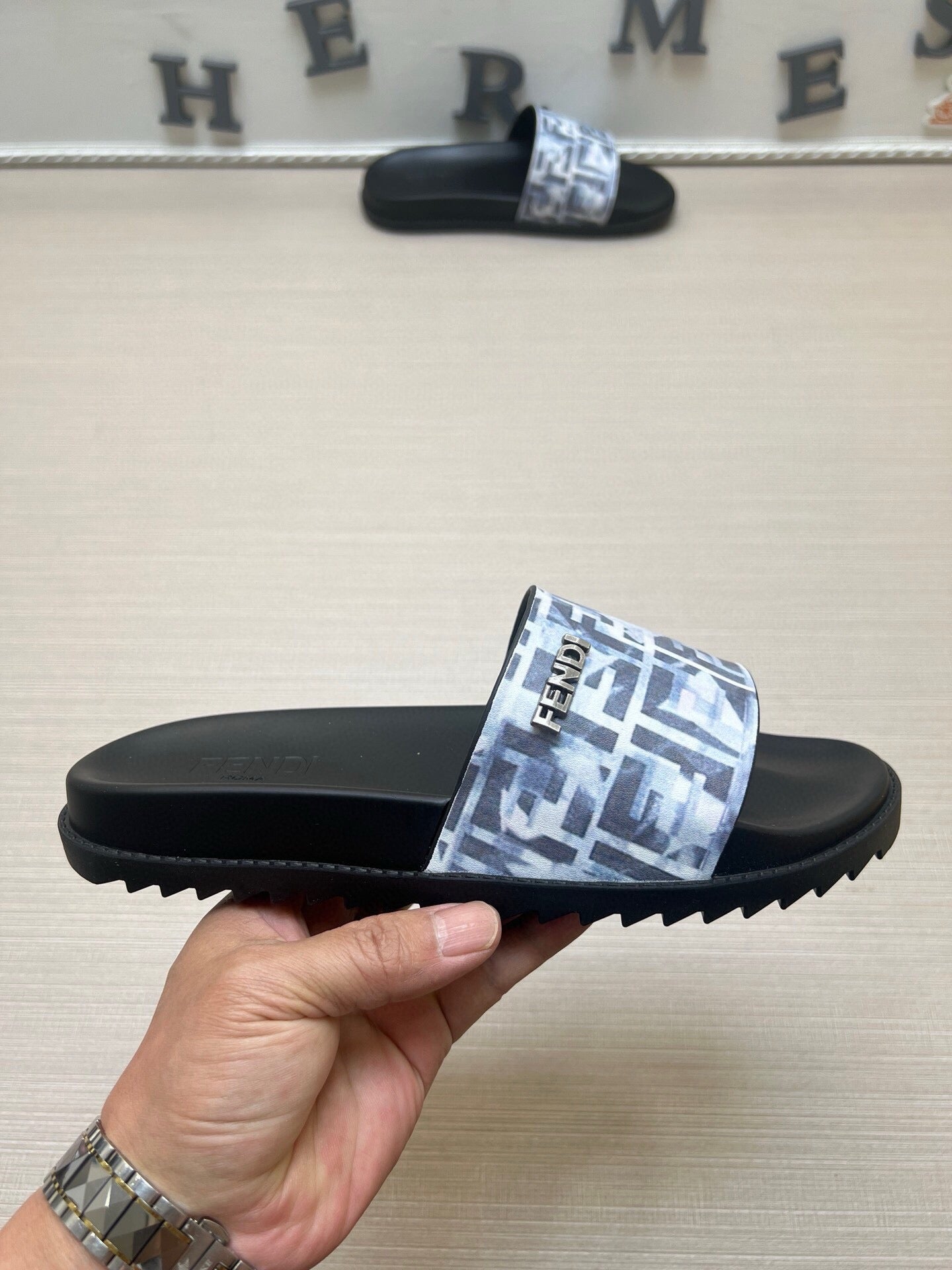 54F15ZDE Stylish slippers