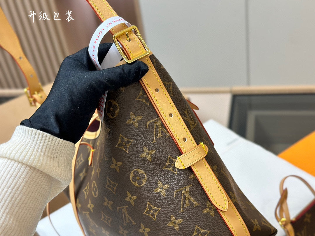 6XE243BDE Stylish leather bag 