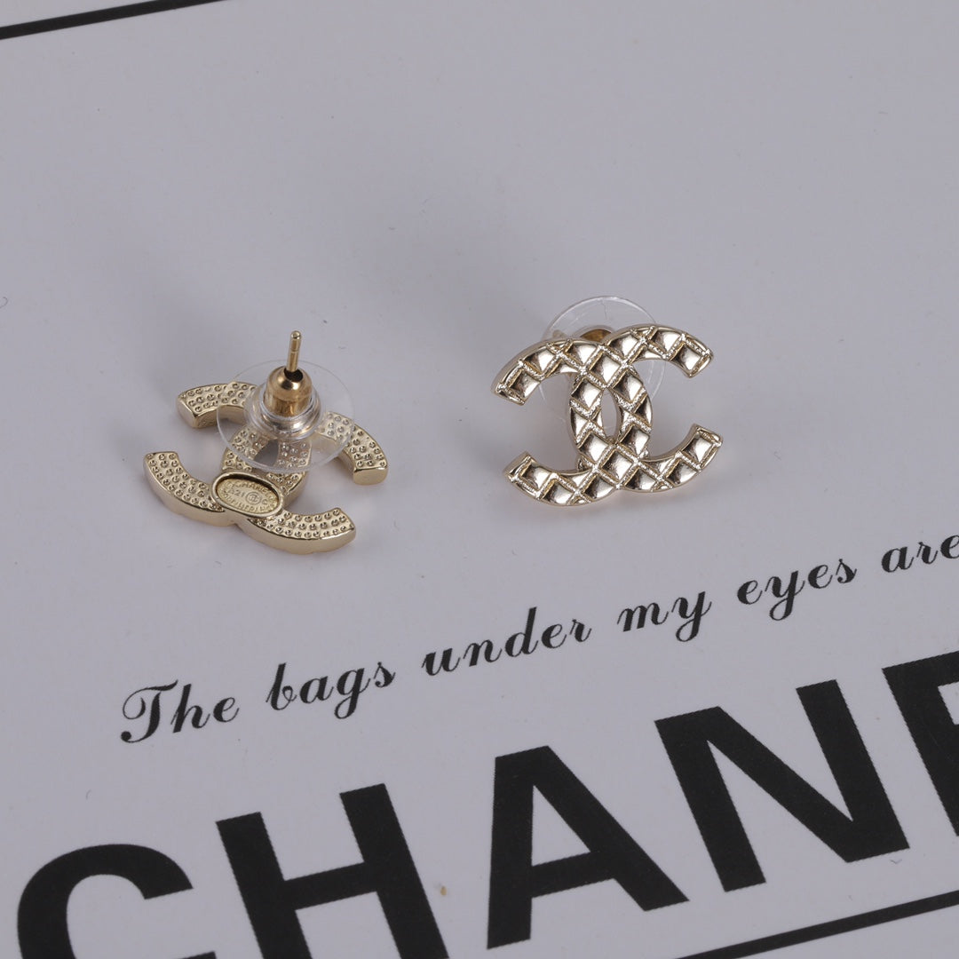 14C7EDE Stylish Earrings