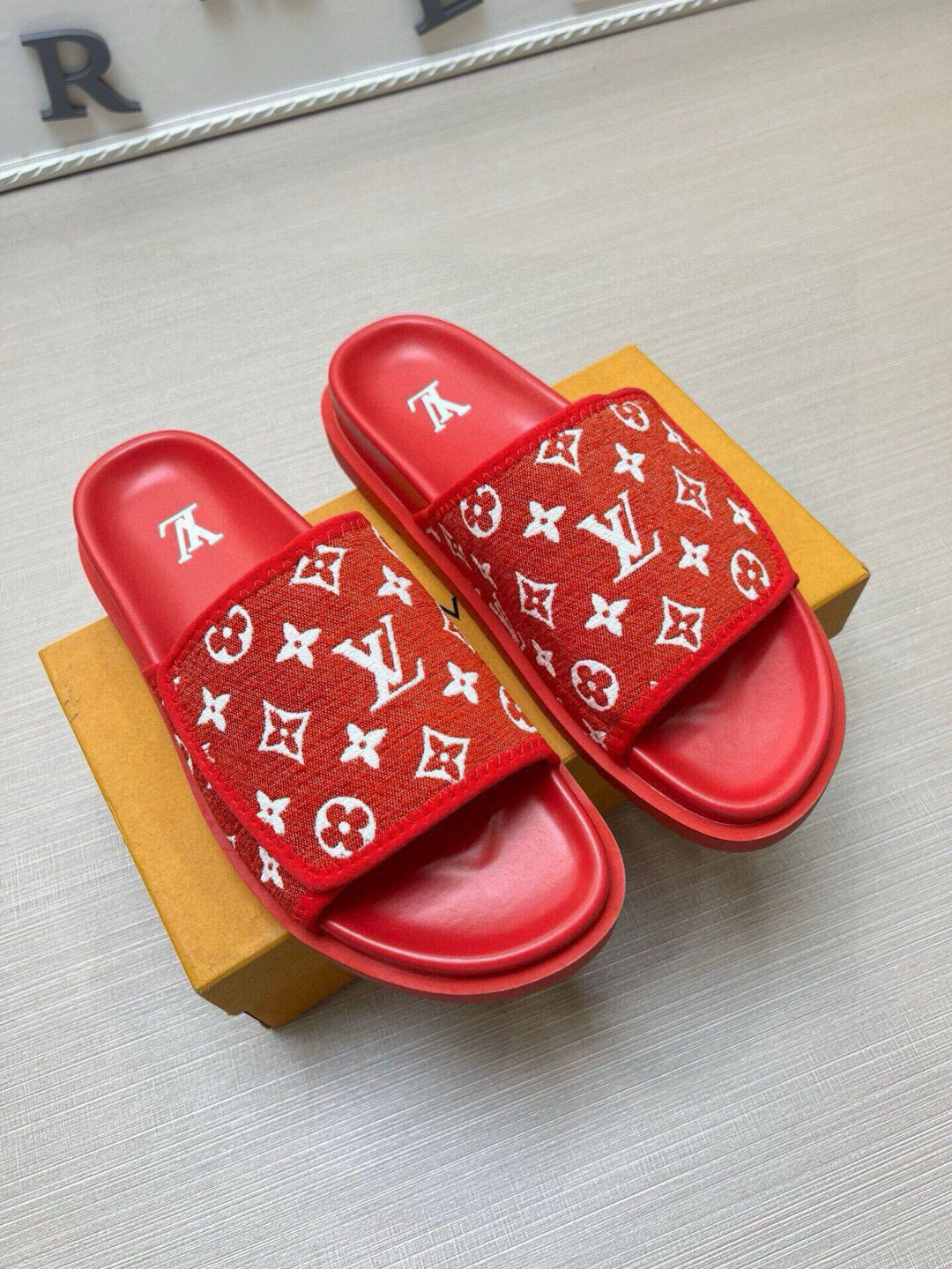 5QE4ZDE Stylish Slippers