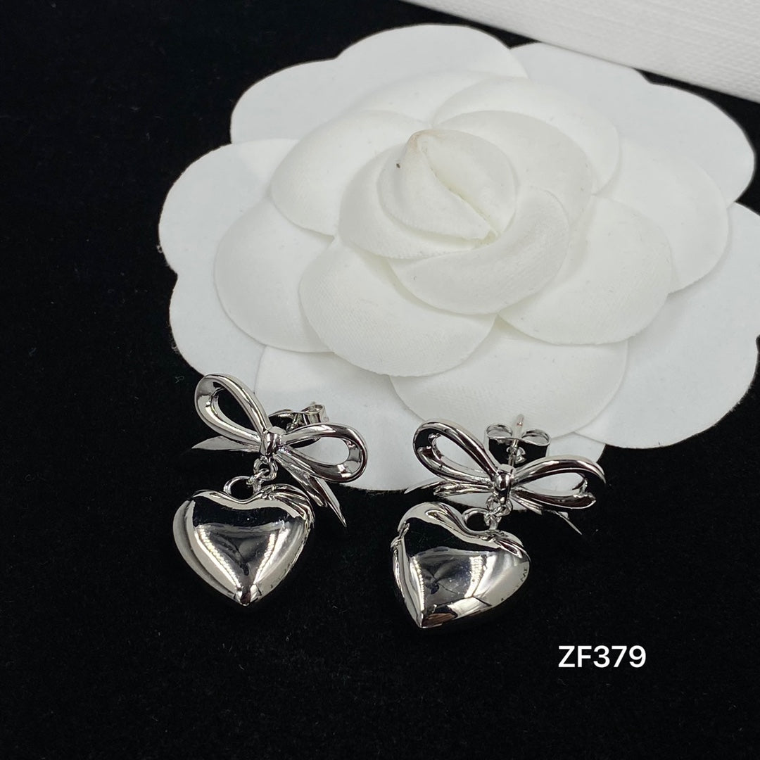 1NCL172EDE Stylish Earrings