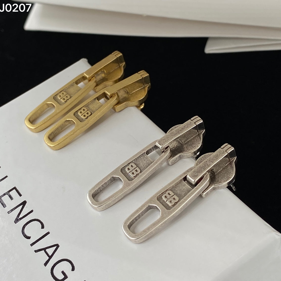 14J132EDE Stylish Earrings