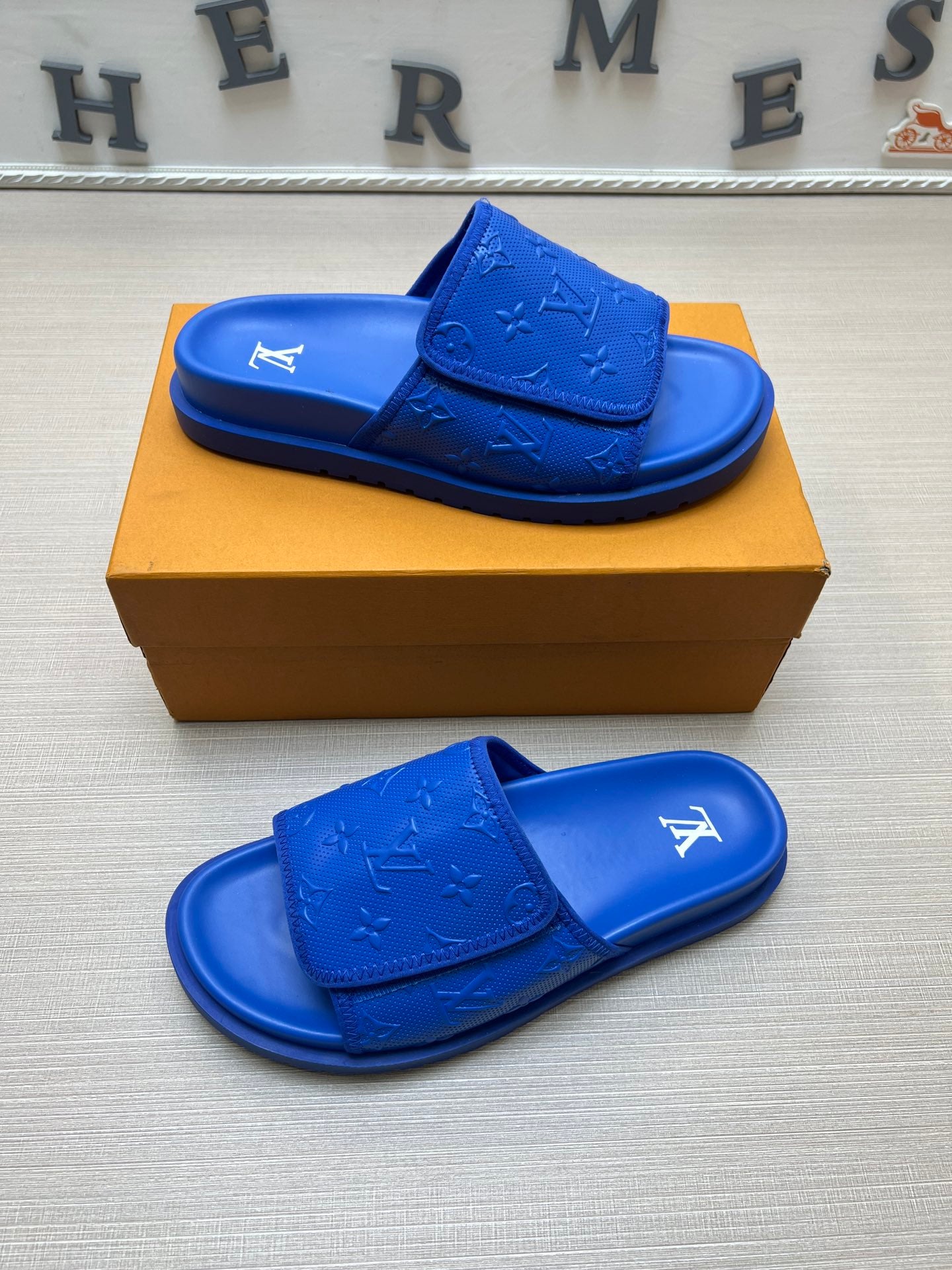 54E112ZDE Stylish slippers