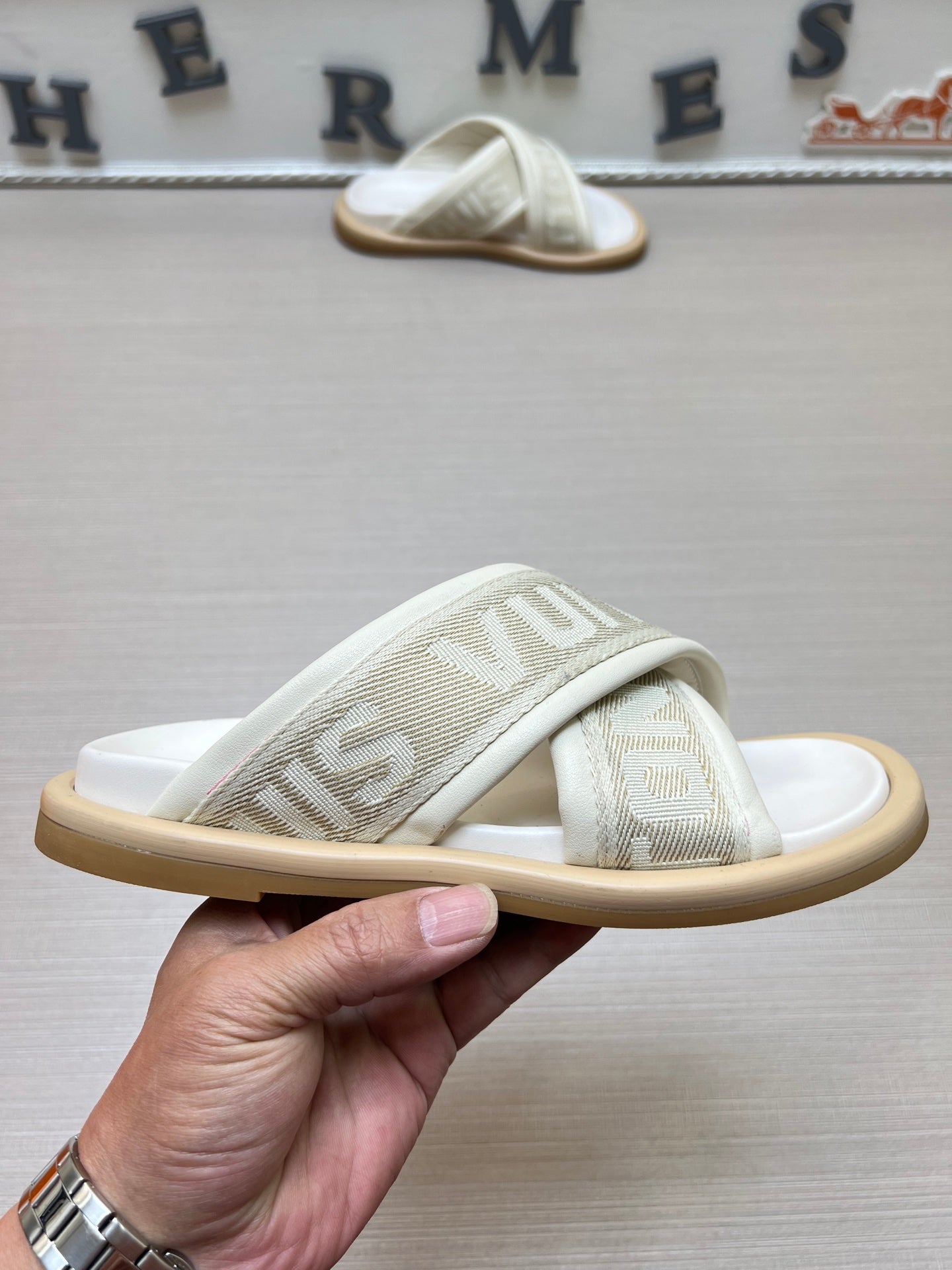 535ZE271ZDE Stylish Slippers