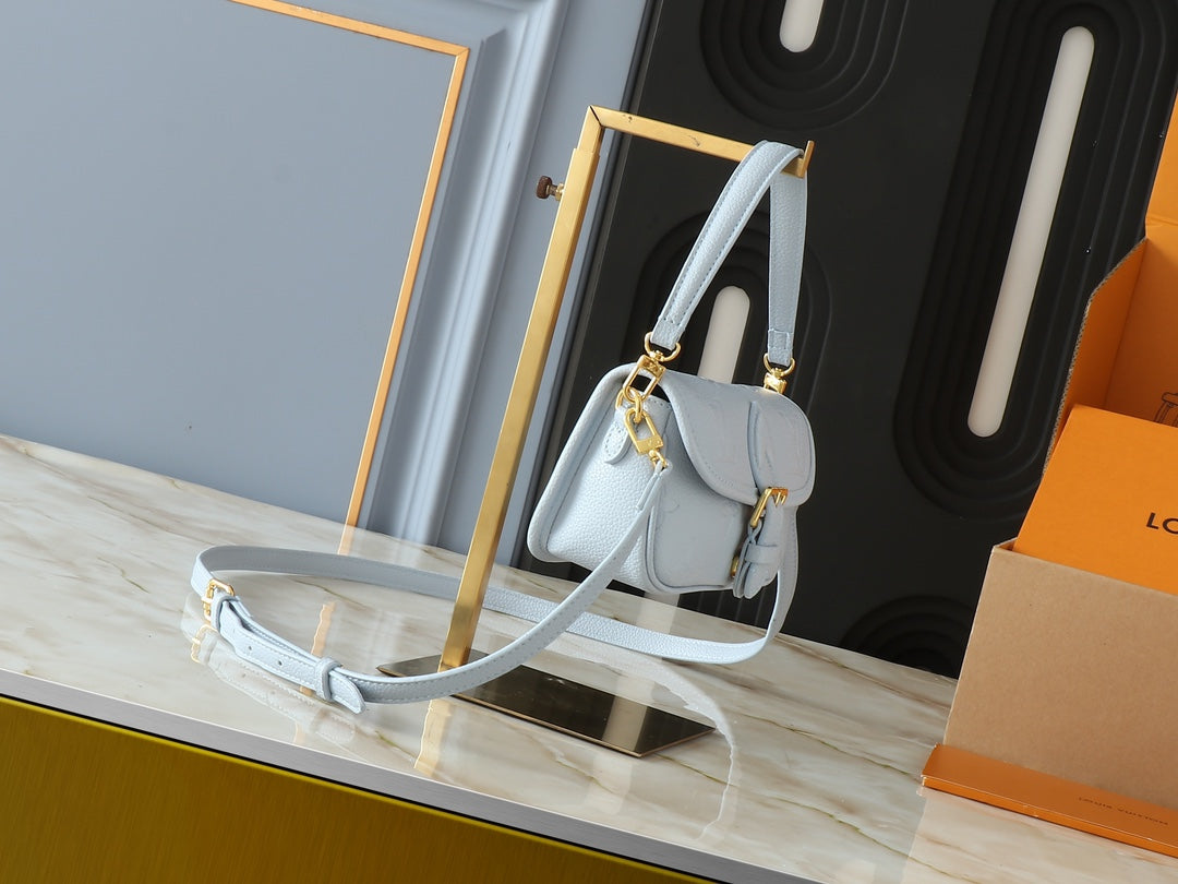 15XE3BDE Stylish leather bag