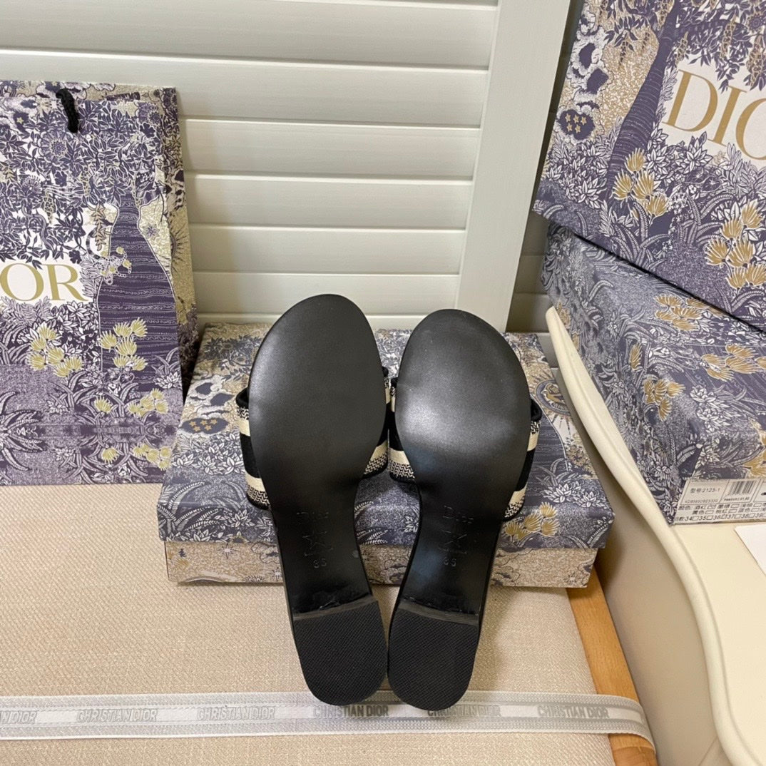 14D64ZDE Stylish sandals