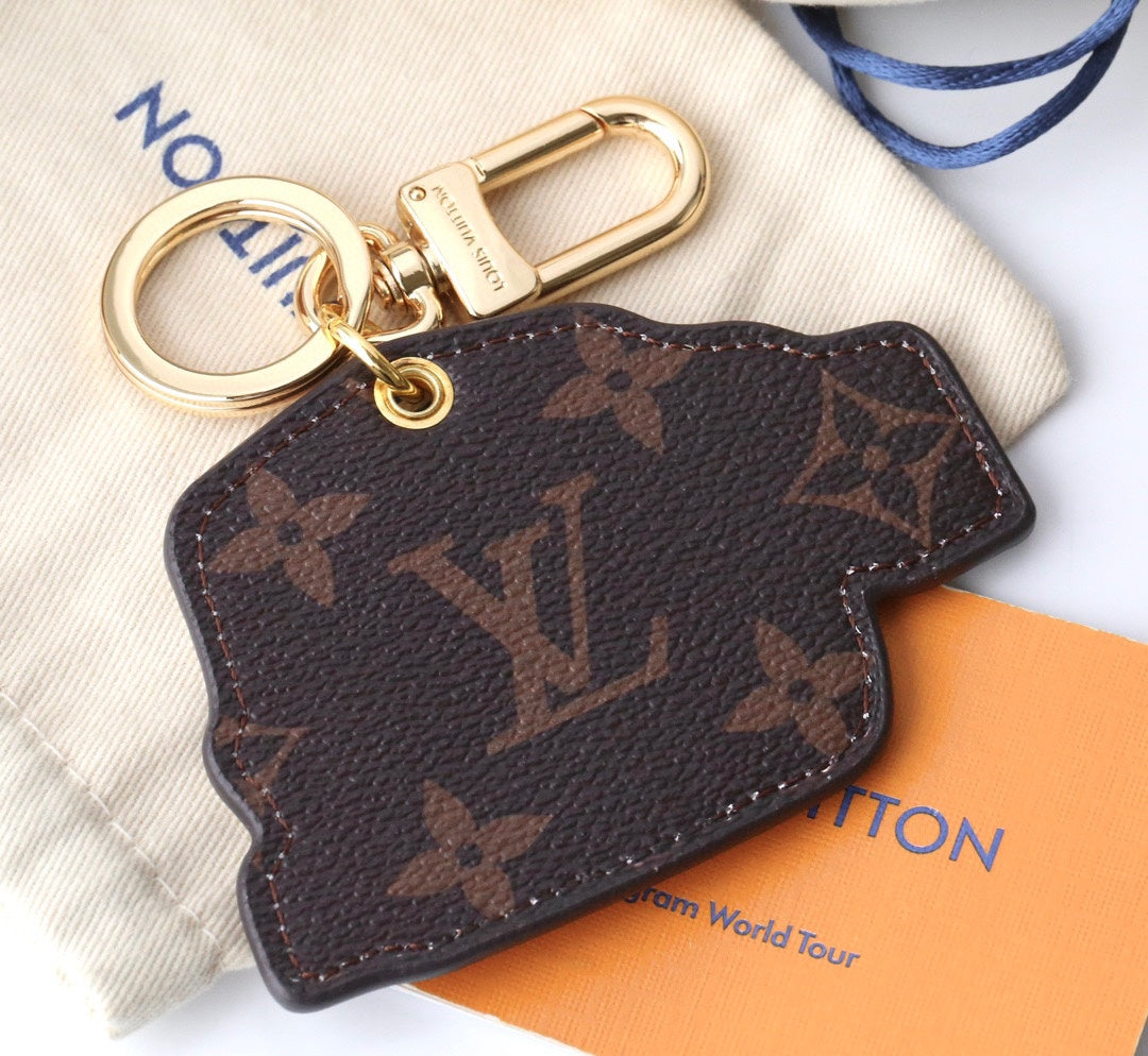 3RE22ADE Stylish key closure