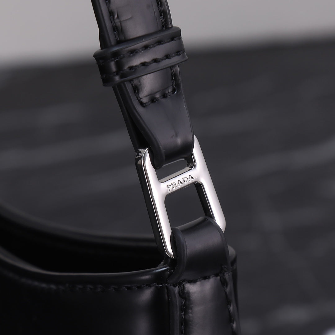 2XPD129BDE Stylish leather bag 