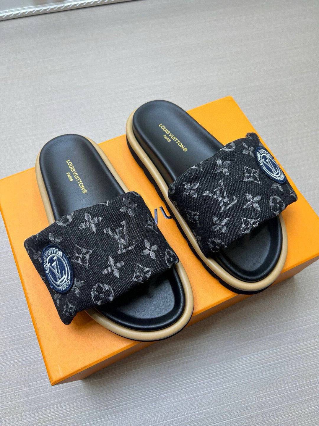 5QE7ZDE Stylish Slippers