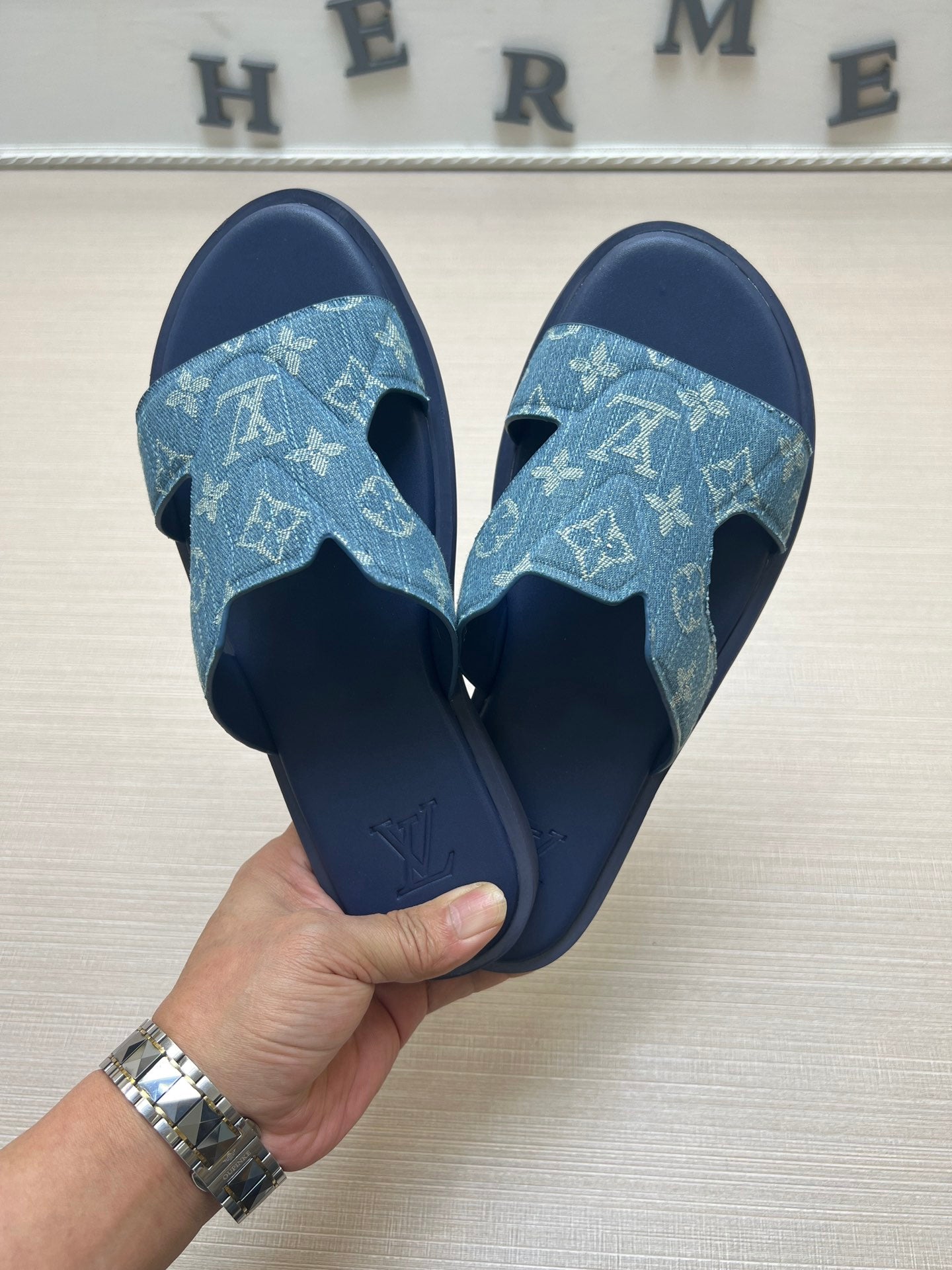 54E22ZDE Stylish slippers