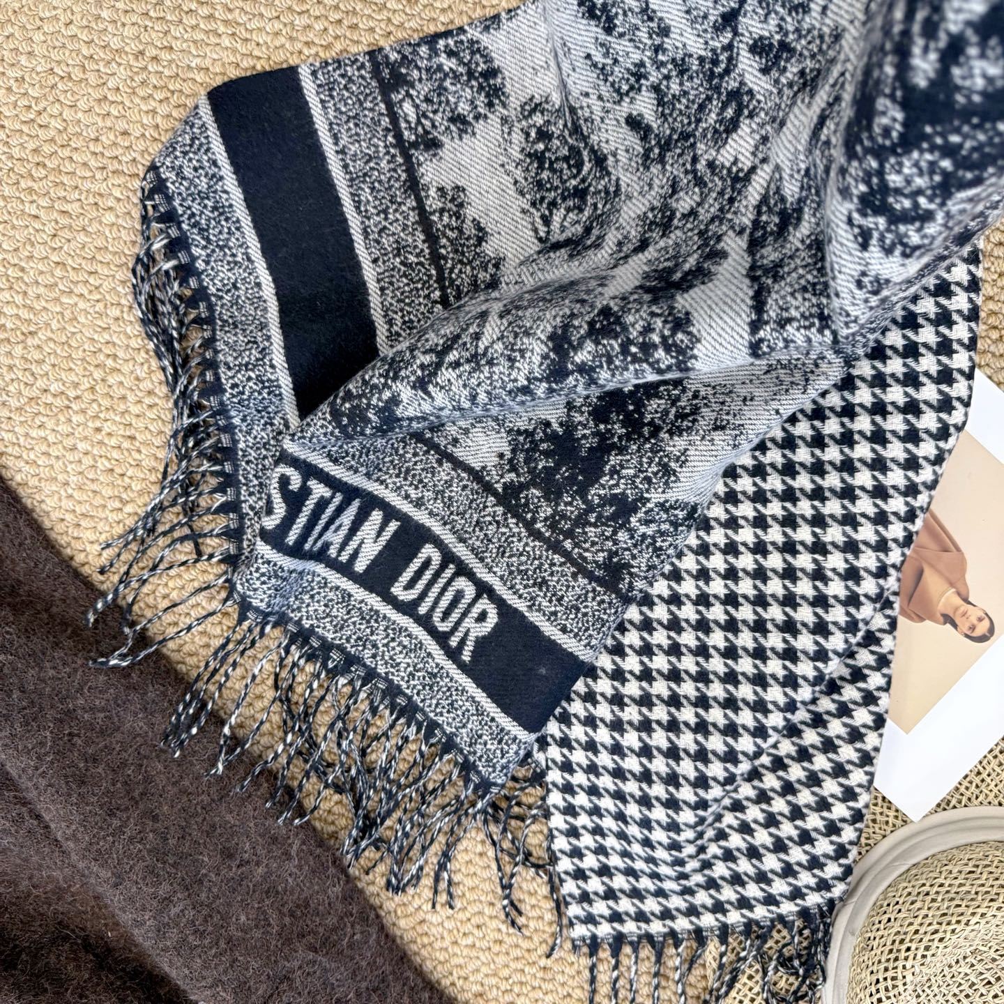 185ZD39WDE Stylish Winter Scarves