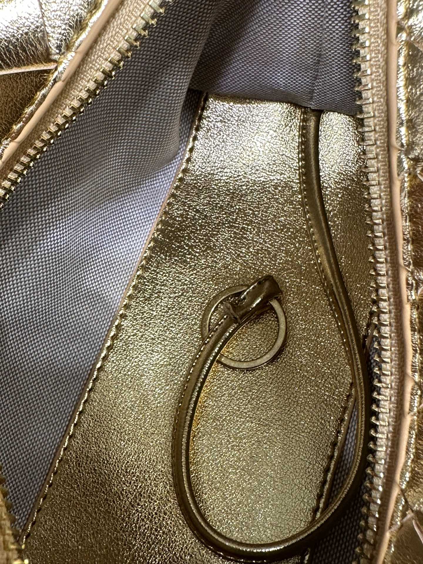 1XA84BDE Stylish leather bag