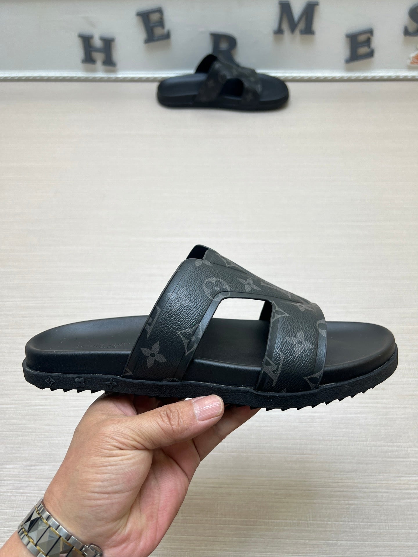 54E111ZDE Stylish slippers