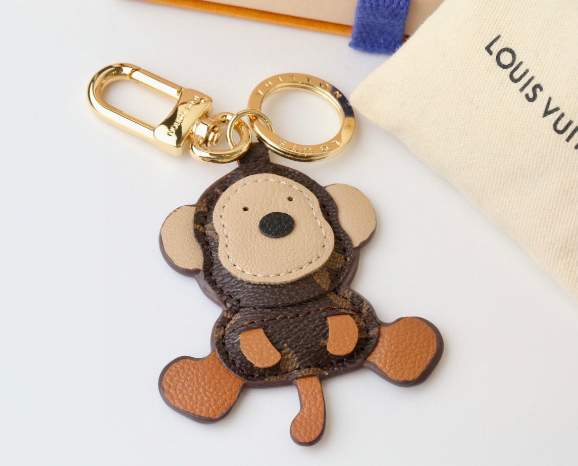 3RE14ADE Stylish key closure