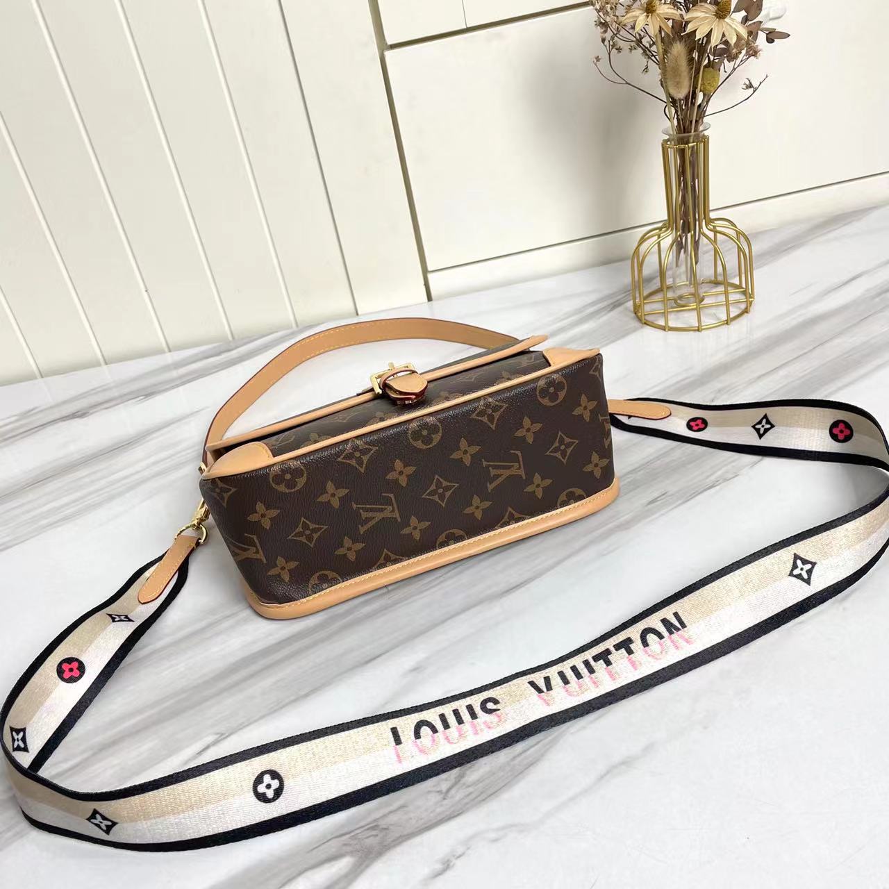 2XE028BDE Stylish leather bag 