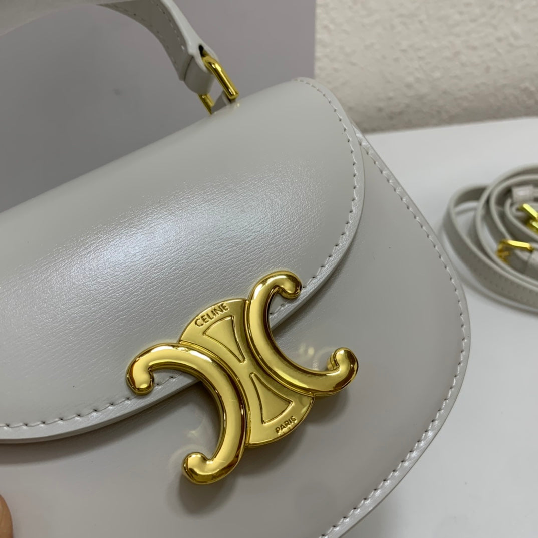 1XCL40BDE Stylish leather bag 