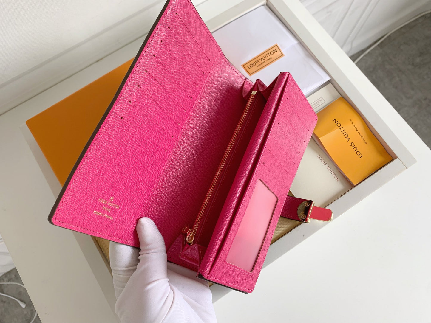 1XE73BDE Stylish leather wallets with package