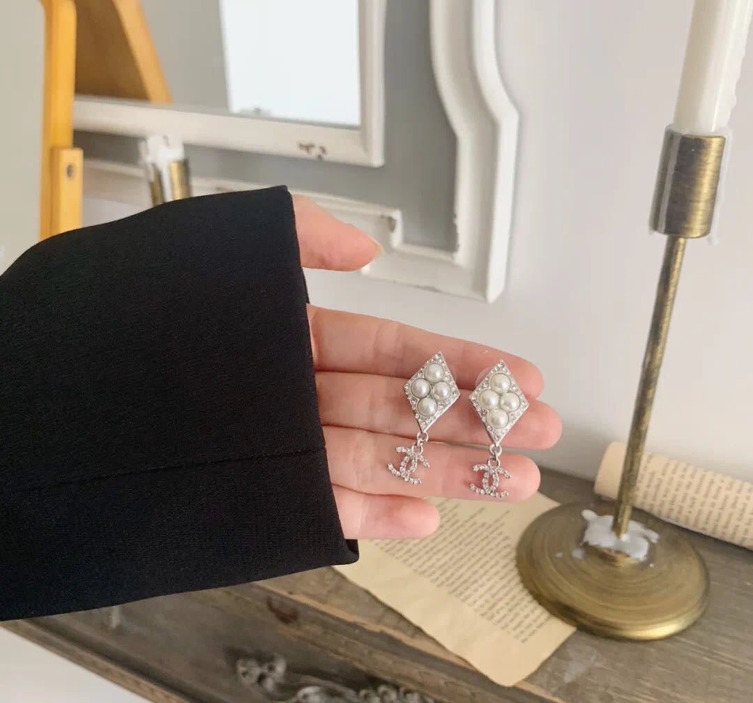 1YC169EDE Stylish Earrings