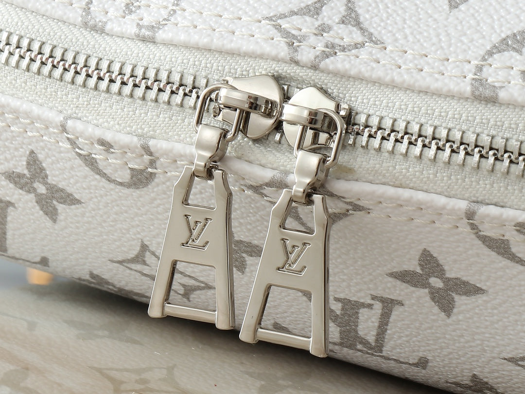 1XE61BDE Stylish leather bag