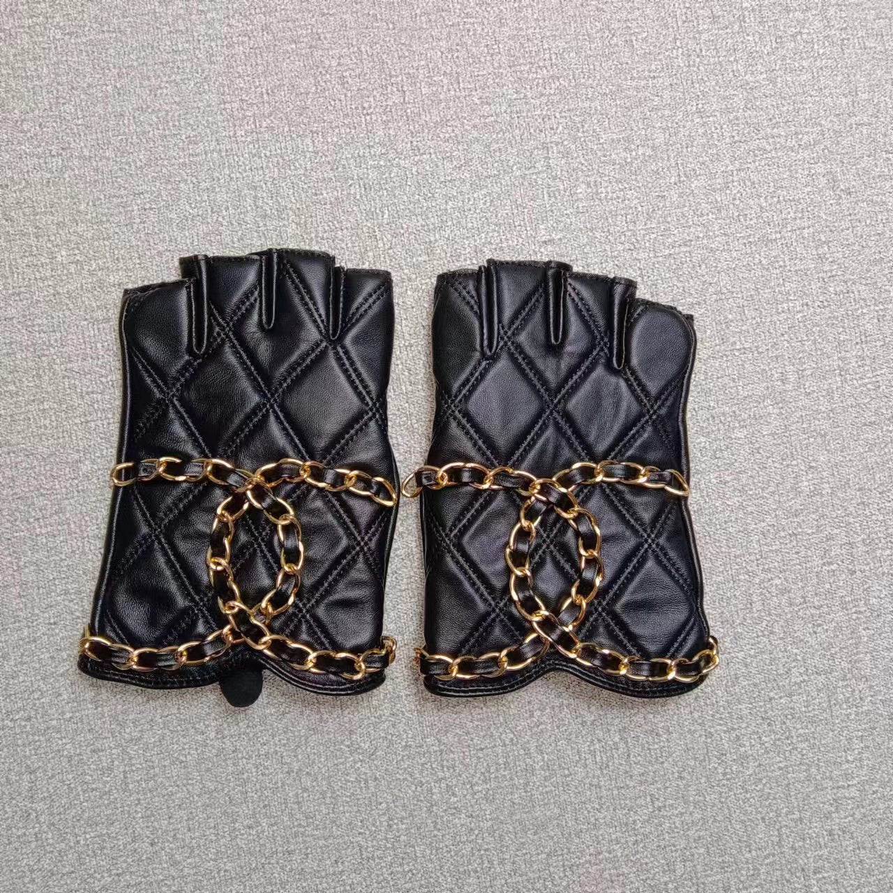 24C89SDE Stylish gloves