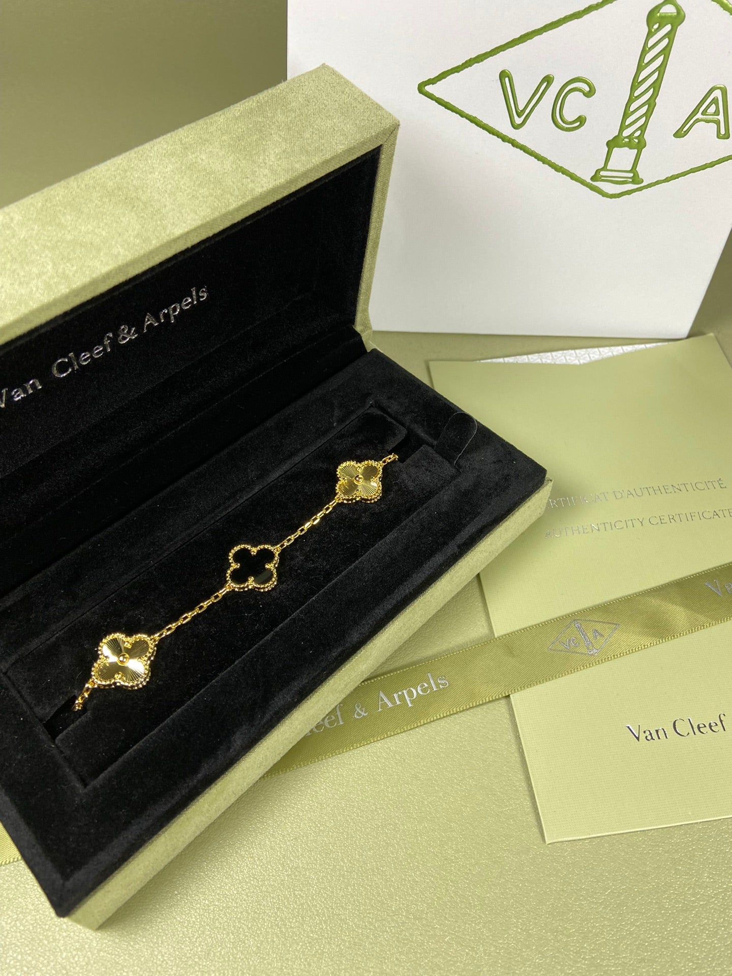 5XVA181KDE Stylish bracelets  5 flowers normal size1.5cm flower