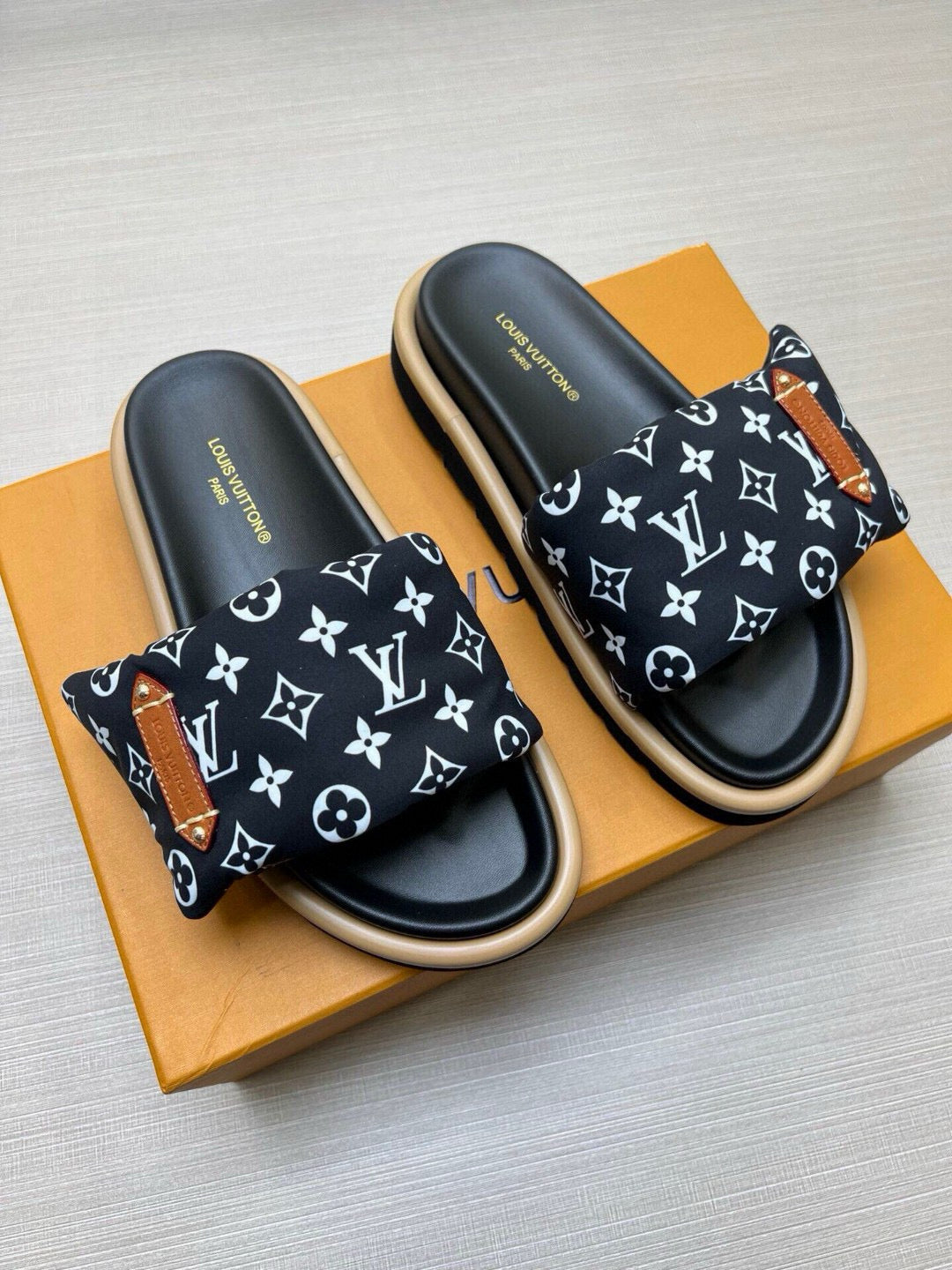 5QE9ZDE Stylish Slippers