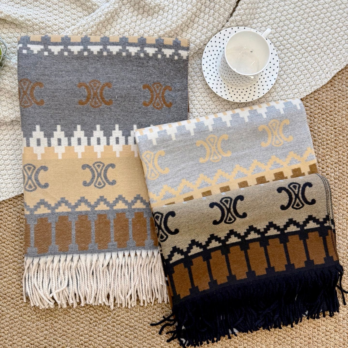 185ZN61WDE Stylish Winter Scarves