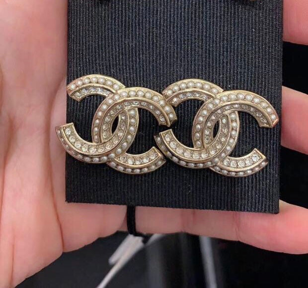 14C111EDE Stylish Earrings