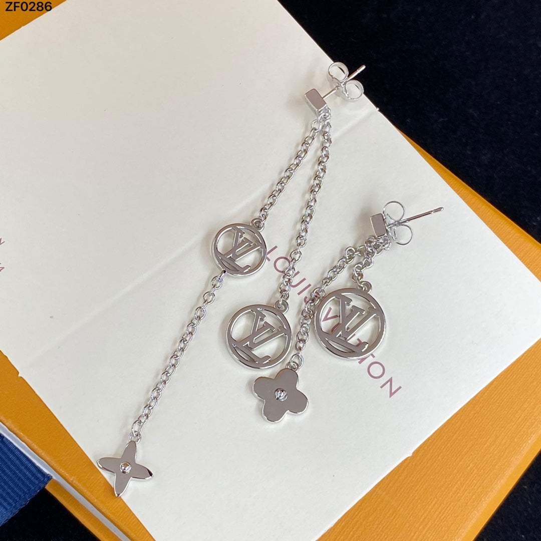 1YE347EDE Stylish Earrings