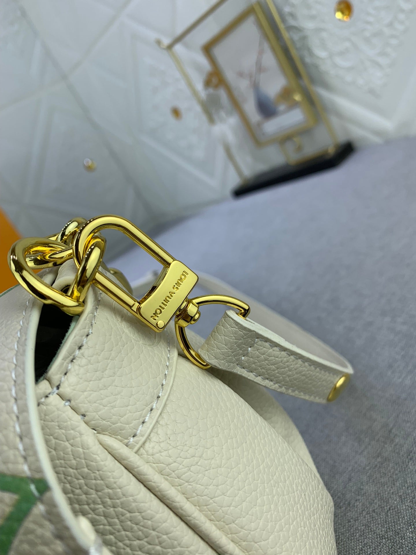 2XR363BDE Stylish leather bag 