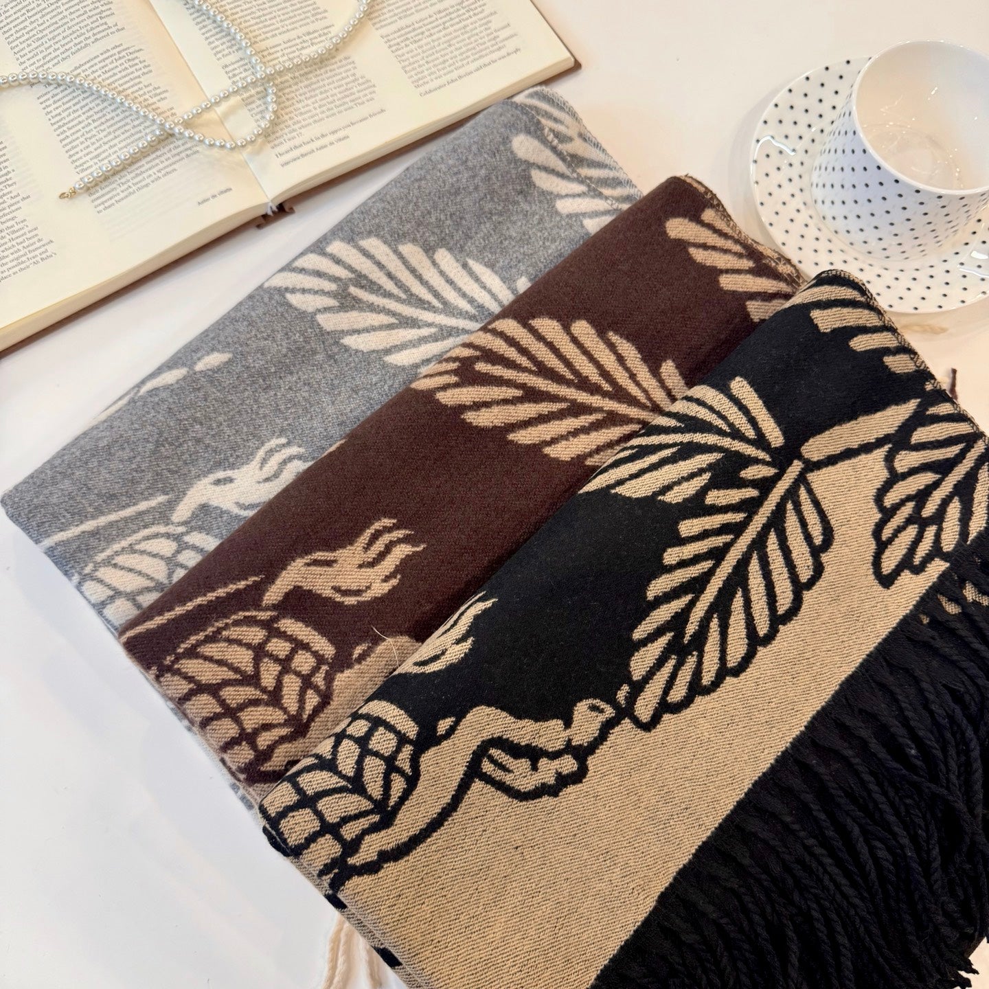 185ZR37WDE Stylish Winter Scarves