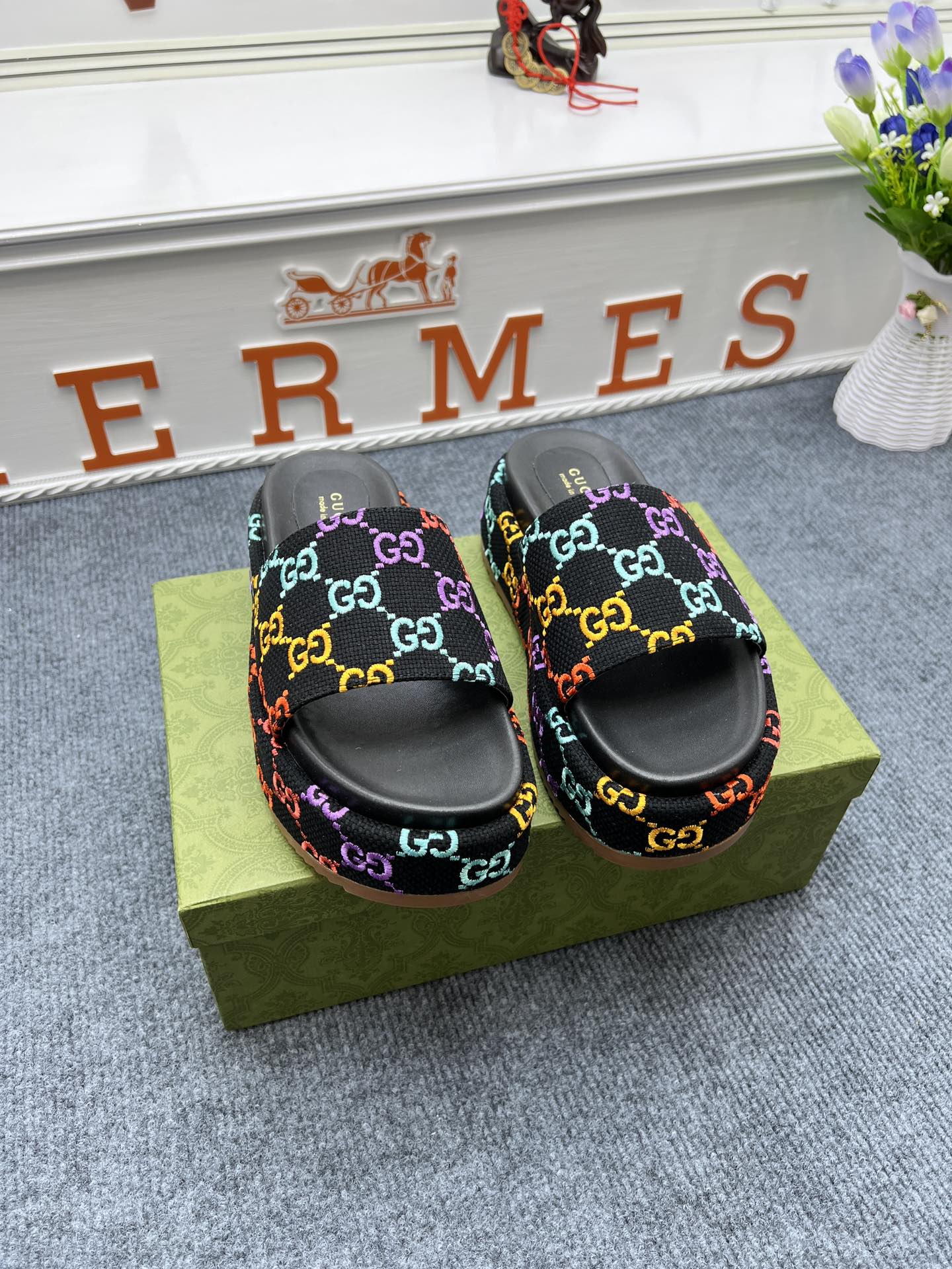5YB72ZDE Stylish leather sandals