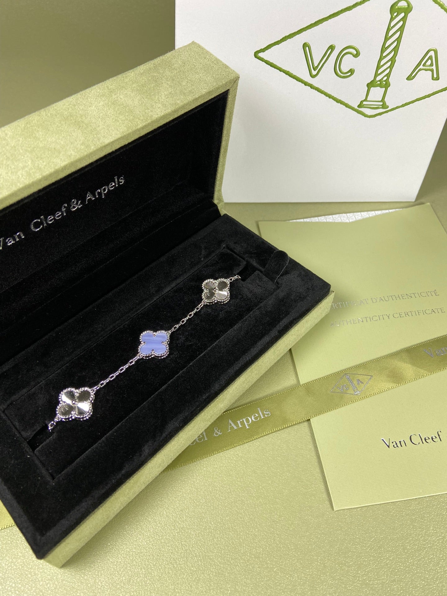 5XVA181KDE Stylish bracelets  5 flowers normal size1.5cm flower