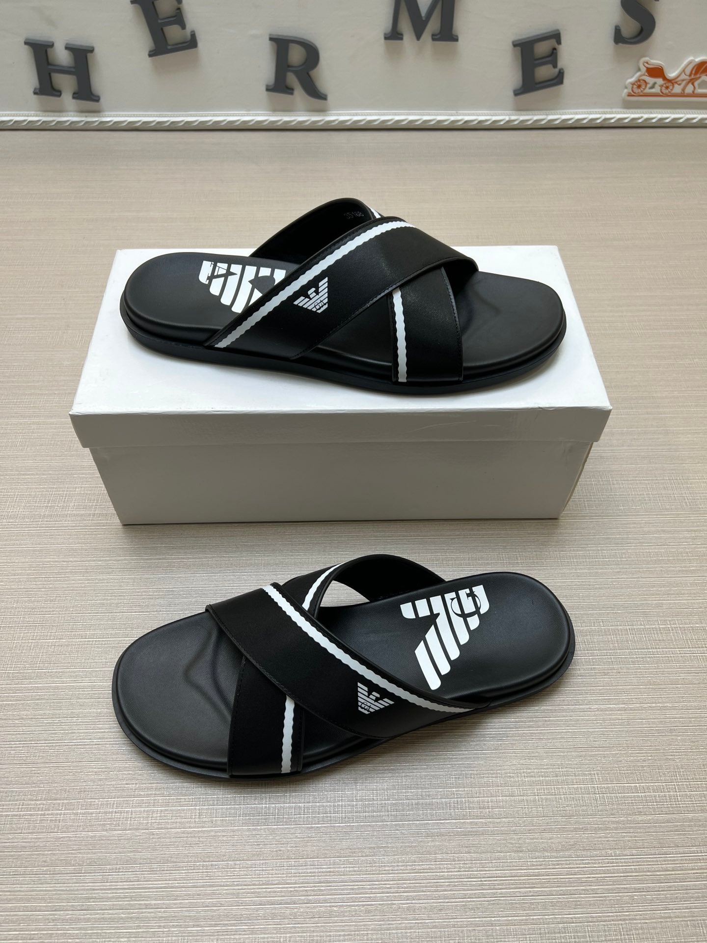 54A102ZDE Stylish slippers
