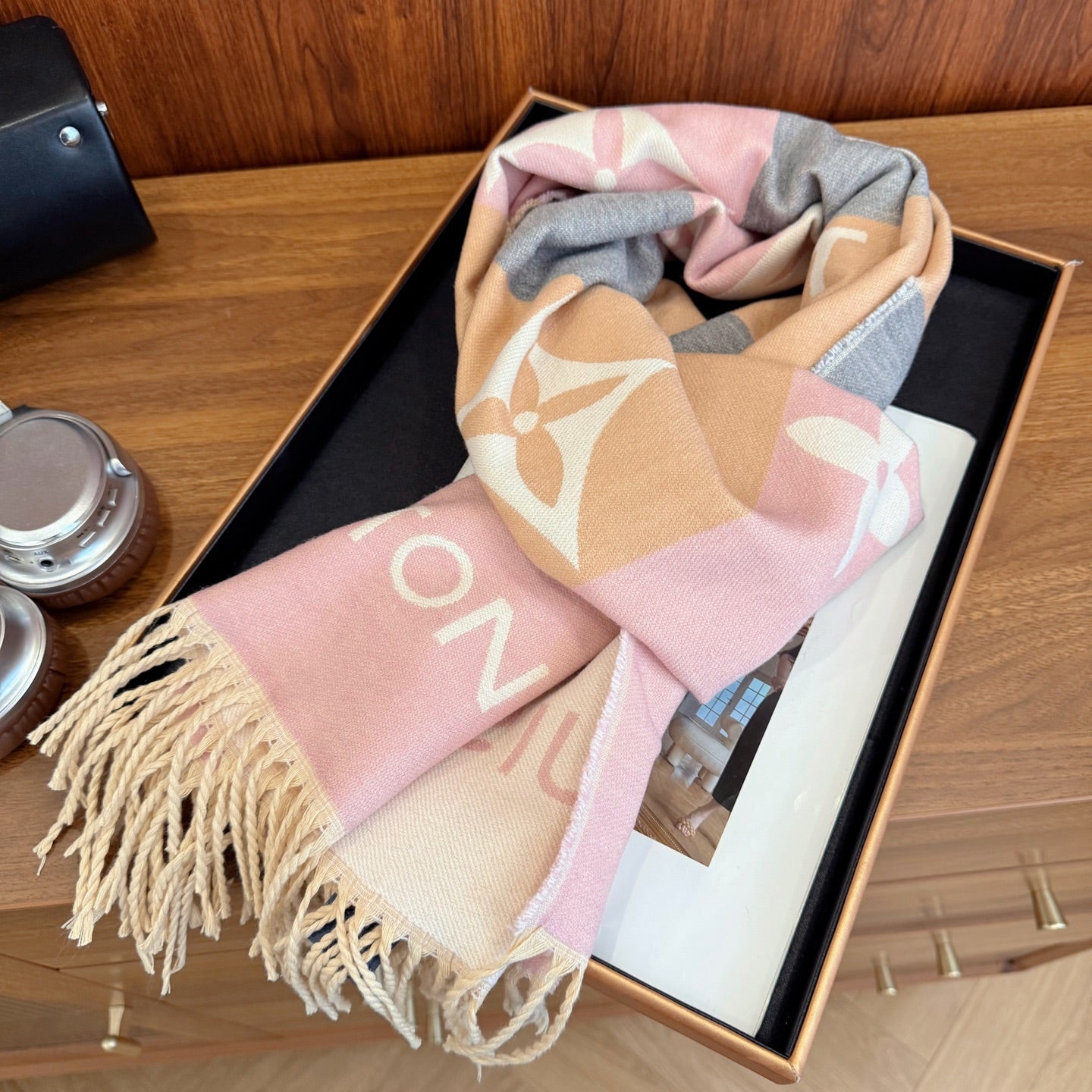 175RE43WDE Stylish Winter Scarves