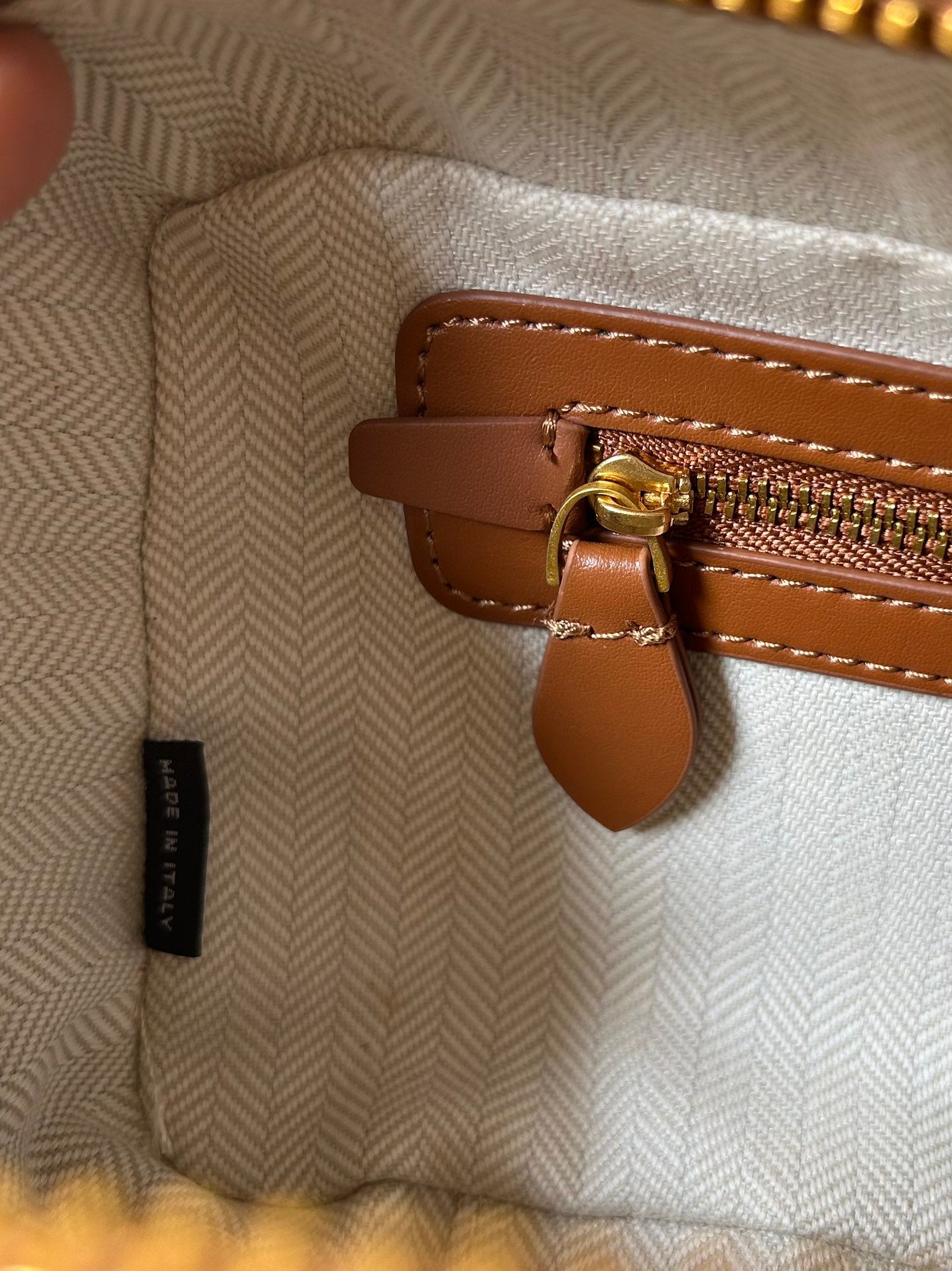 1WA80BDE Stylish leather bag