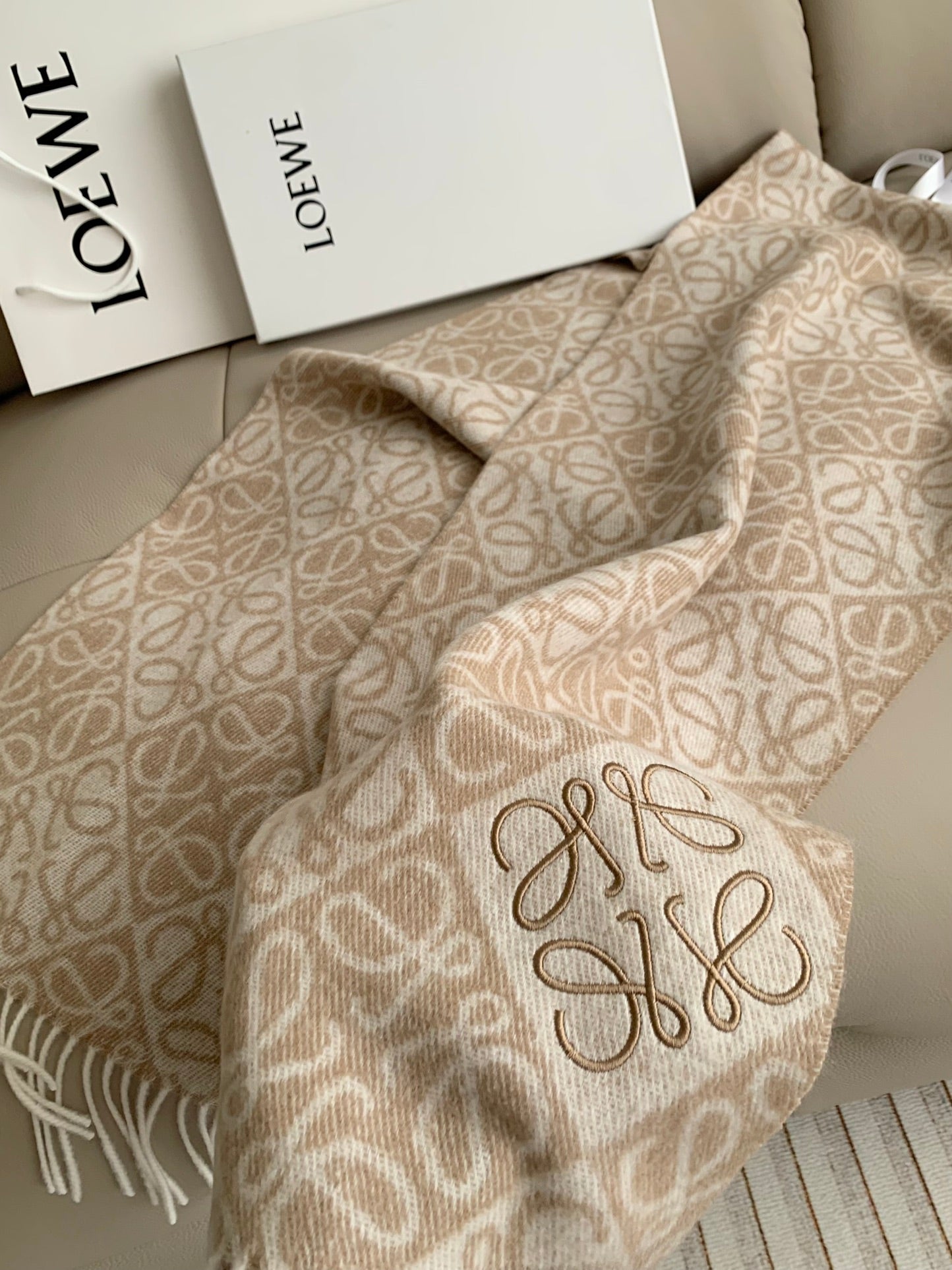 185RA64WDE Stylish Winter Scarves