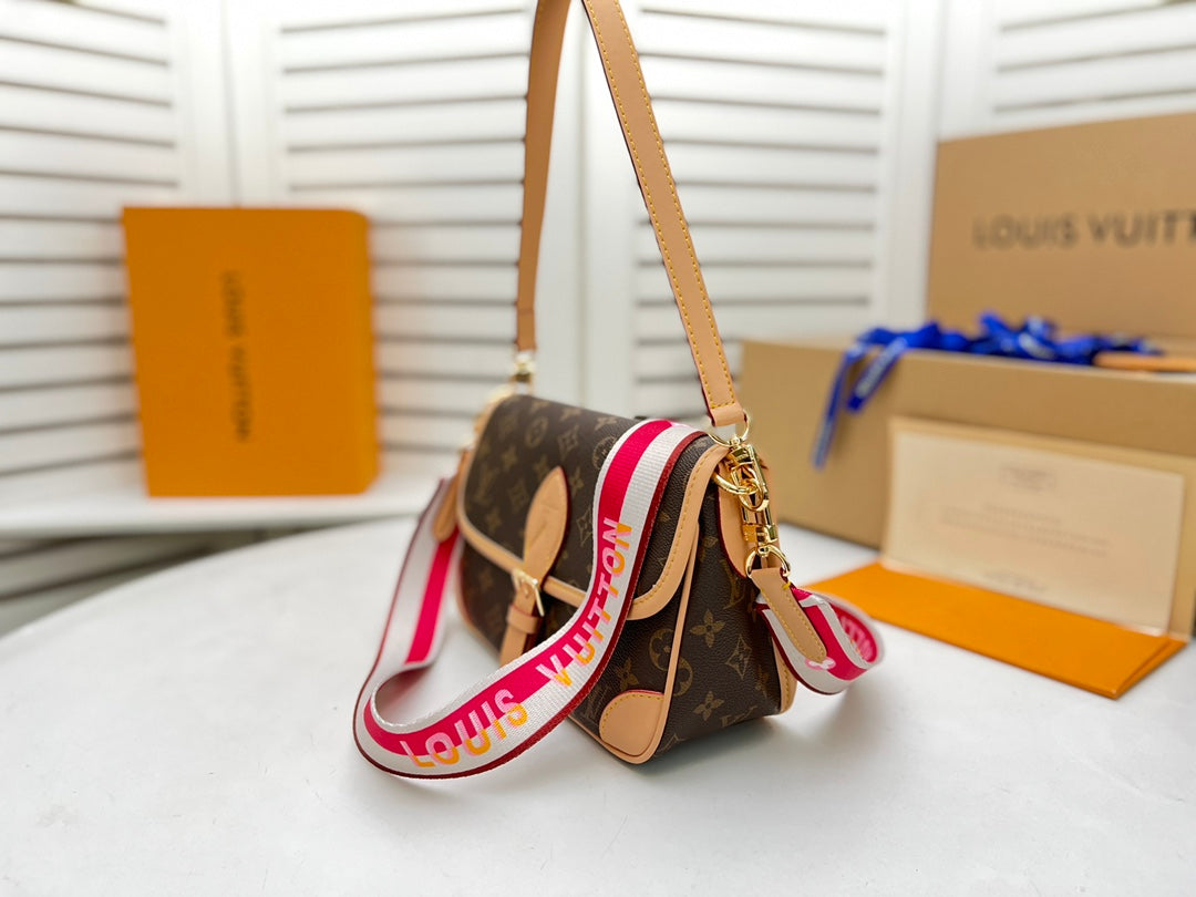 2XE028BDE Stylish leather bag 