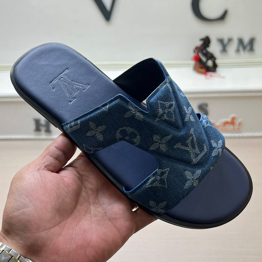 54E109ZDE Stylish slippers