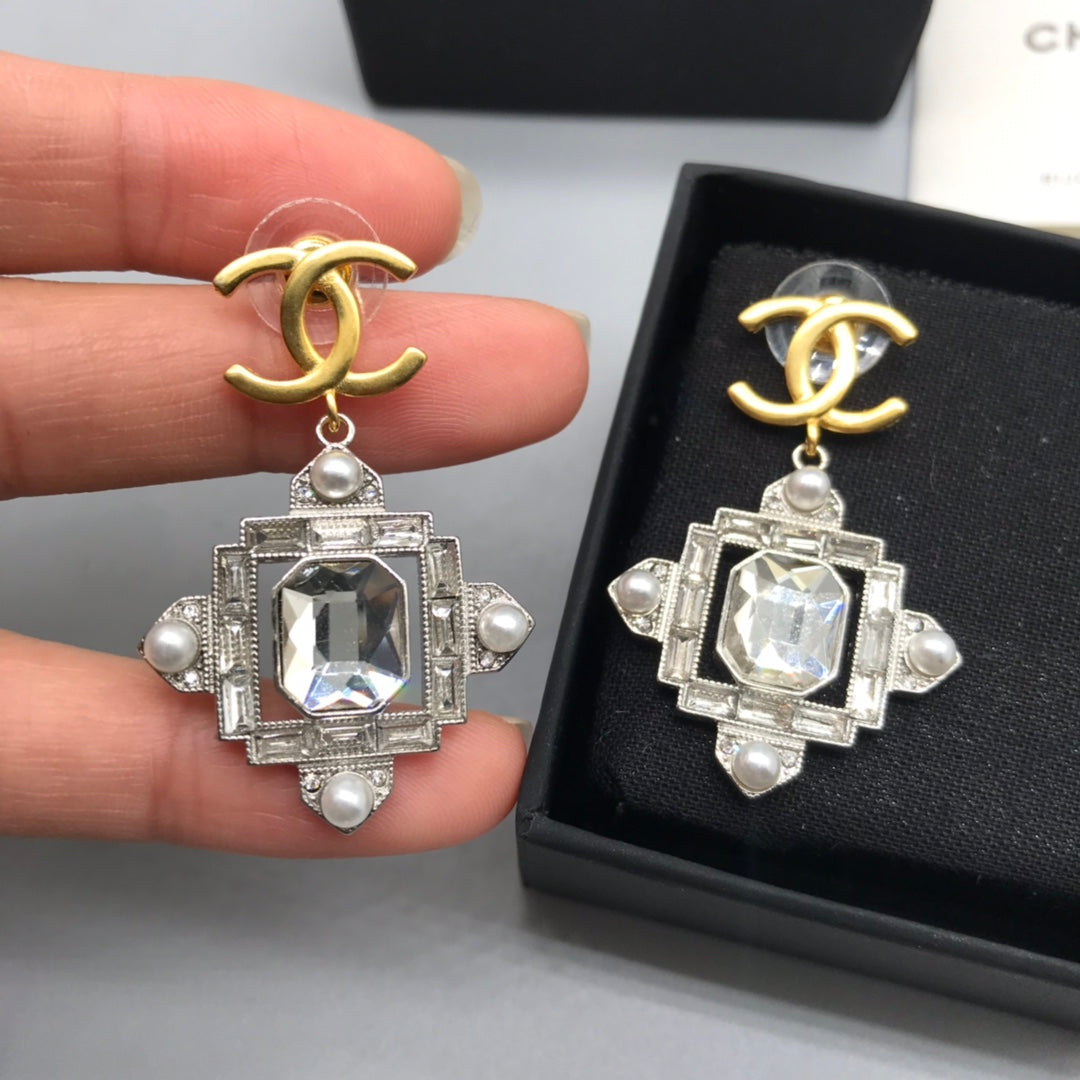 14C116EDE Stylish Earrings