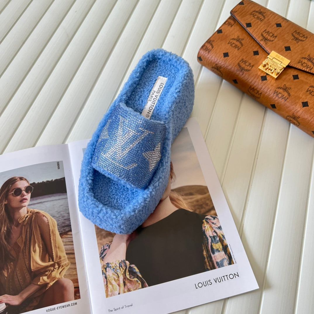 14E91ZDE Stylish Slippers