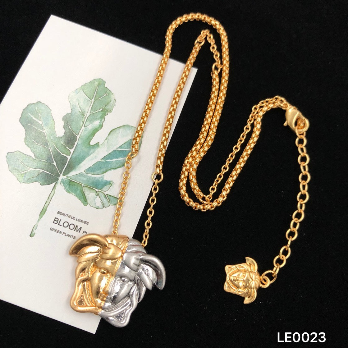 175RV49XDE Stylish Necklaces