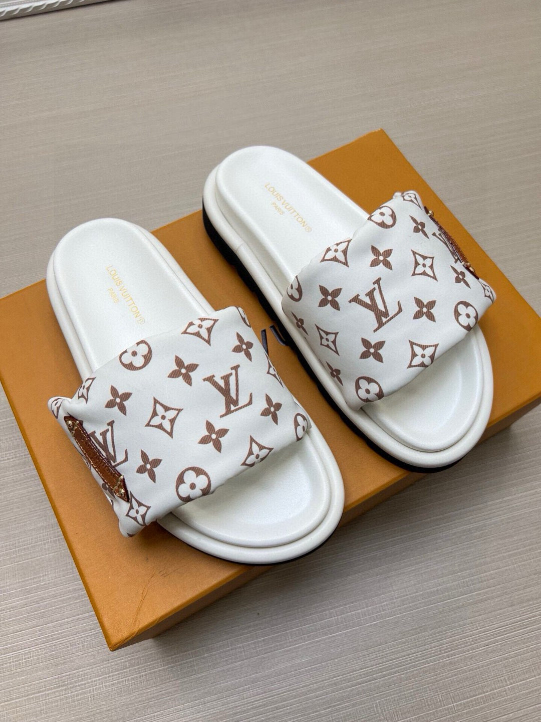 5QE9ZDE Stylish Slippers