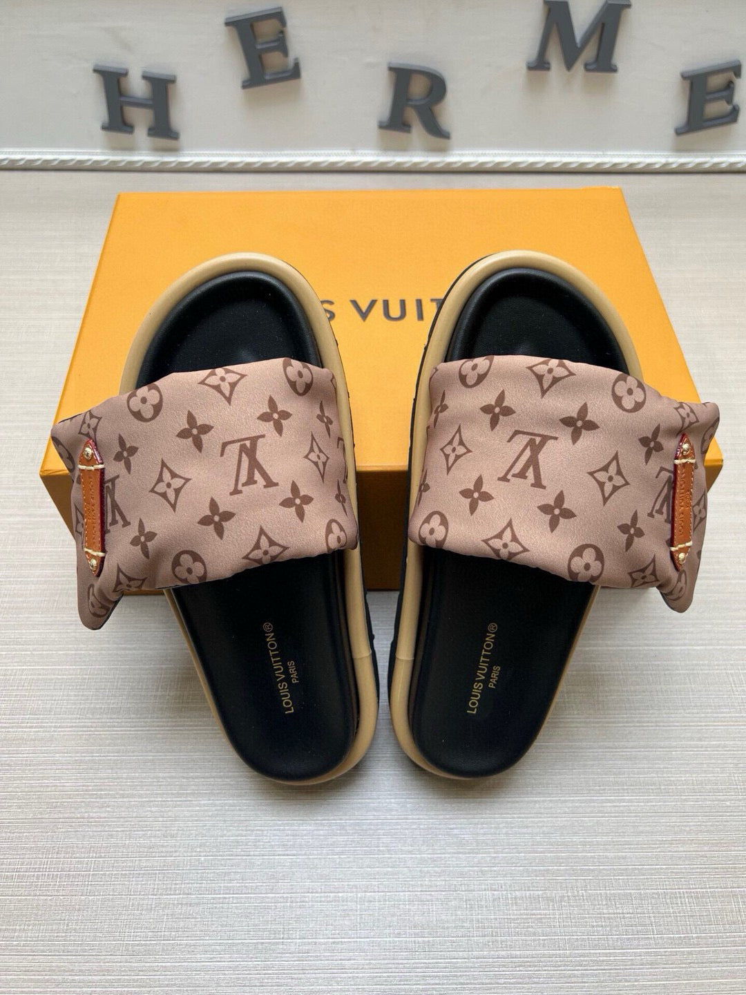 5QE9ZDE Stylish Slippers