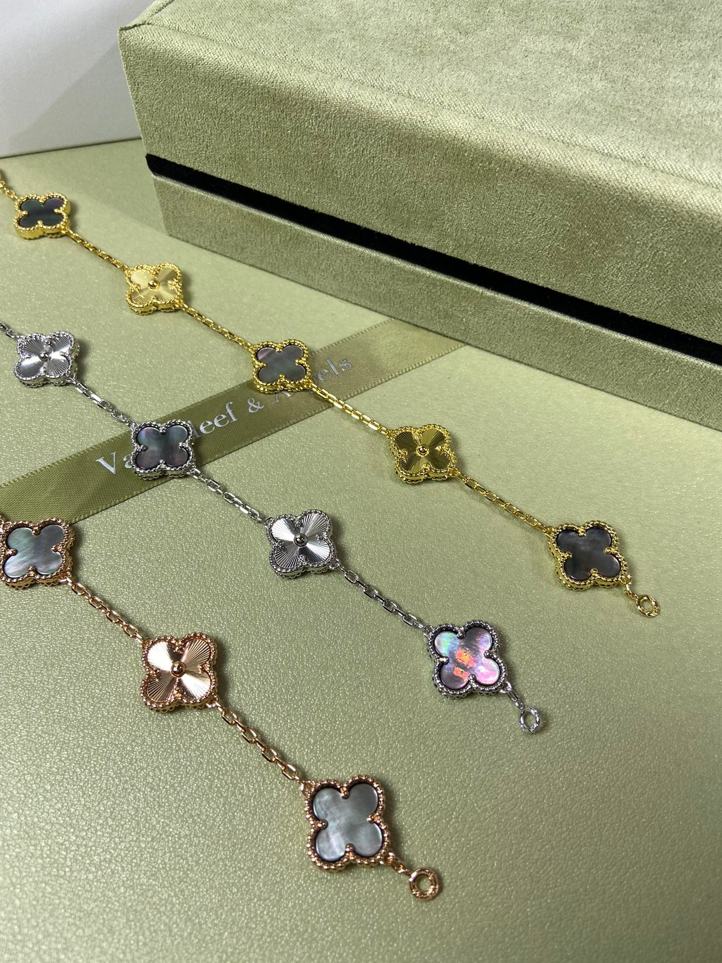 5XVA181KDE Stylish bracelets  5 flowers normal size1.5cm flower