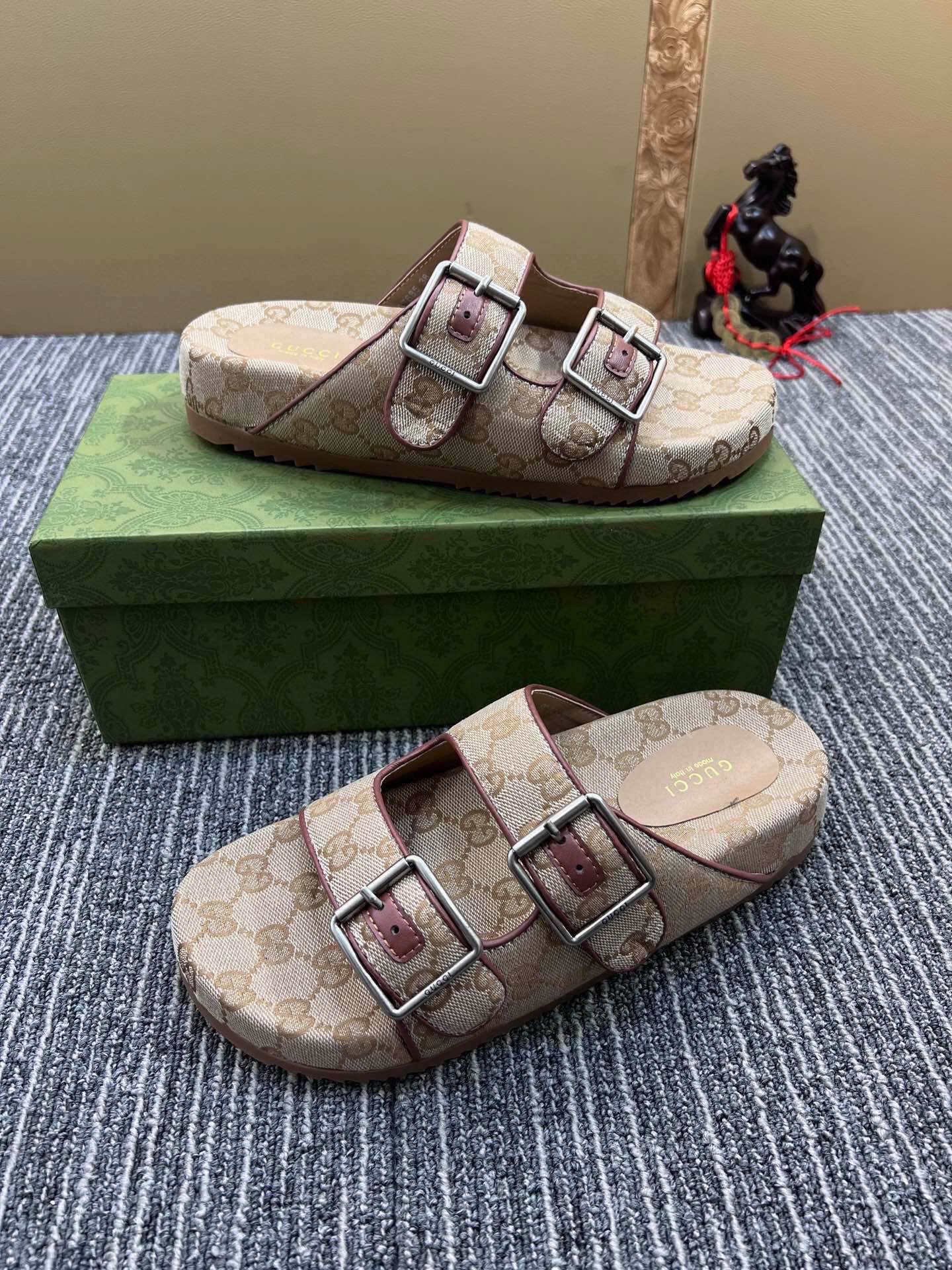 54B123ZDE Stylish slippers